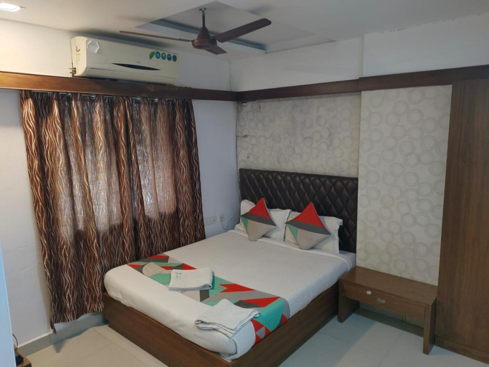 Hotel Khaleej Residency Near U S Embassy à Chennai Extérieur photo