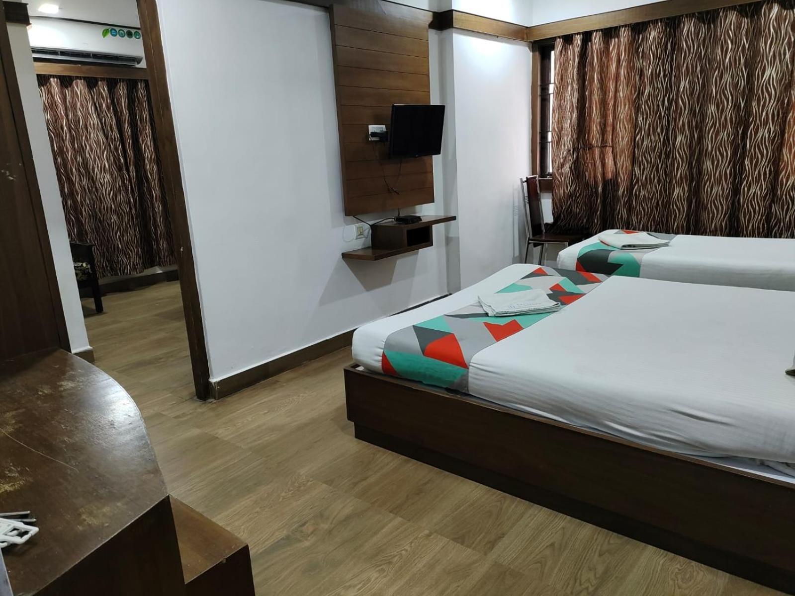 Hotel Khaleej Residency Near U S Embassy à Chennai Extérieur photo
